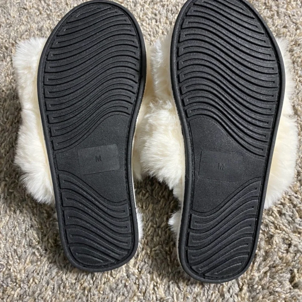 Slippers - Picture 3 of 3